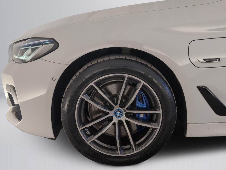 BMW Seria 5 xDrive530e - foto 10