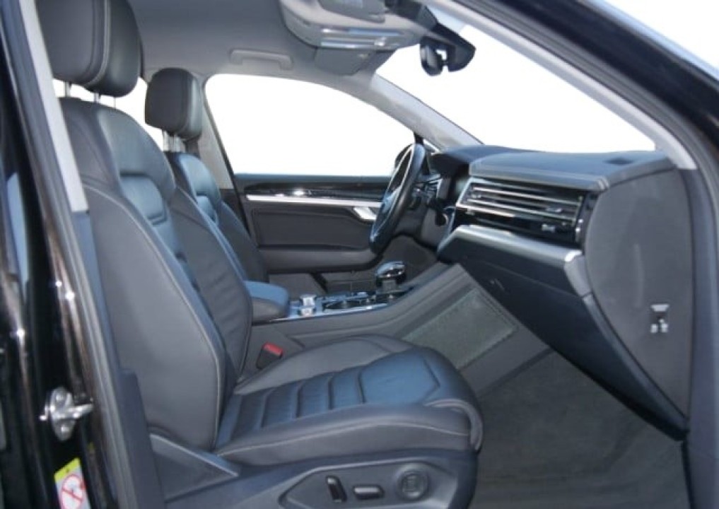 Volkswagen Touareg 4MOTION (3)