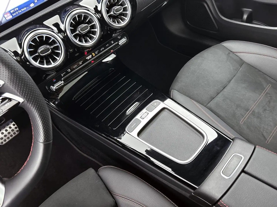 Mercedes-Benz CLA 250e AMG Line - foto 9