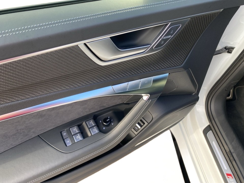 Audi RS6 Avant Performance - foto 14