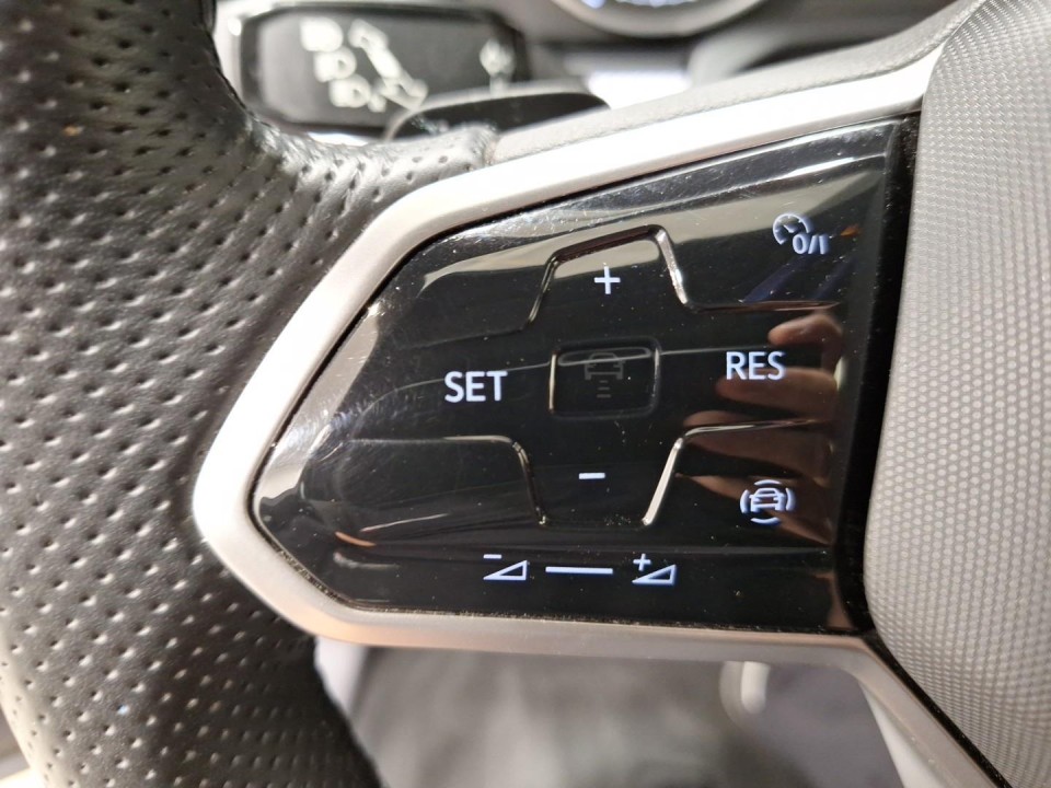 Volkswagen Touareg V6 TDI R-Line - foto 14