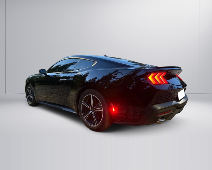 Ford Mustang - foto 8
