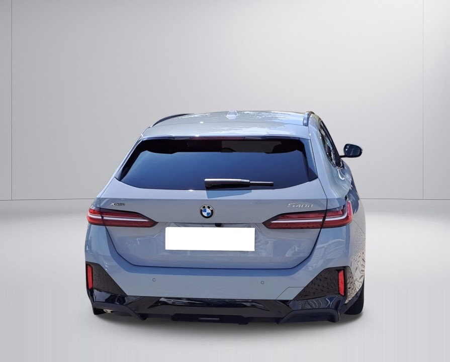 BMW Seria 5 540d xDrive Touring M-Sport (3)