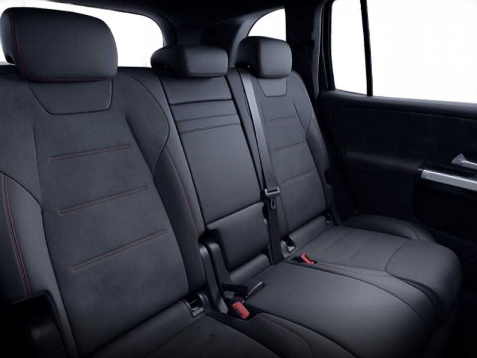 Mercedes-Benz GLB 200 4MATIC AMG - foto 17