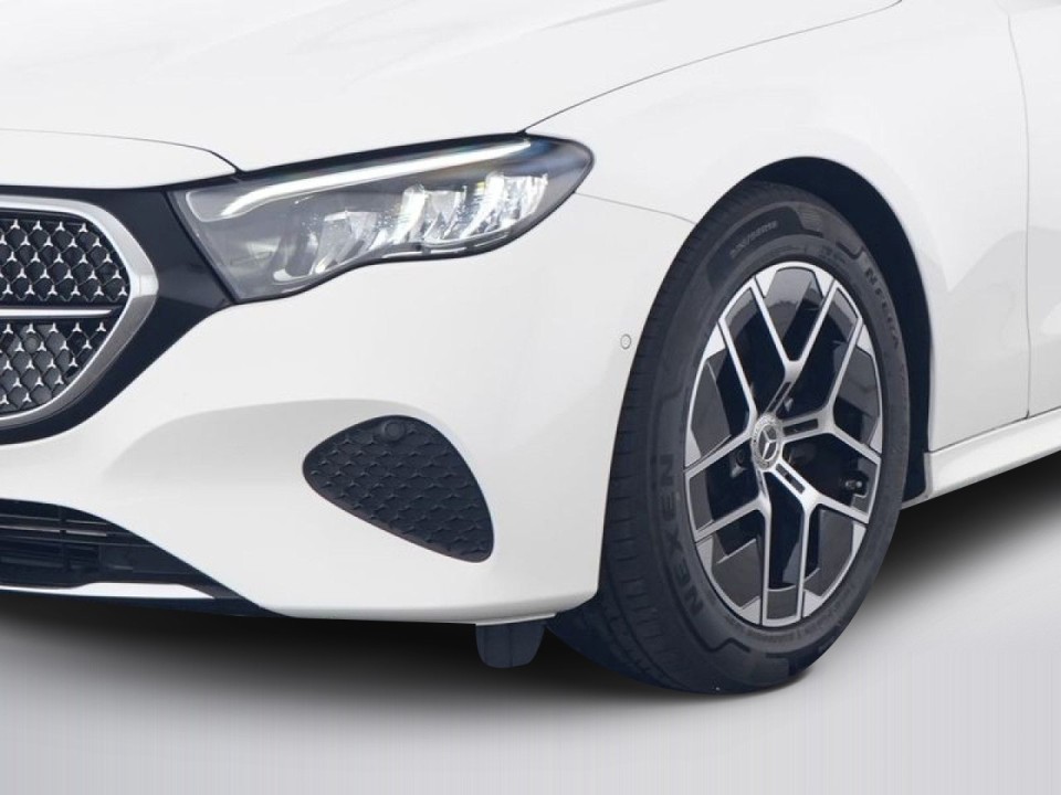 Mercedes-Benz E 200 - foto 13