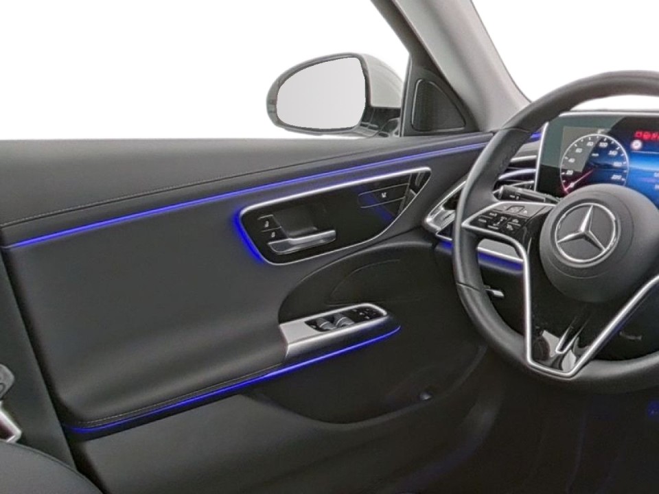 Mercedes-Benz E 200 - foto 11