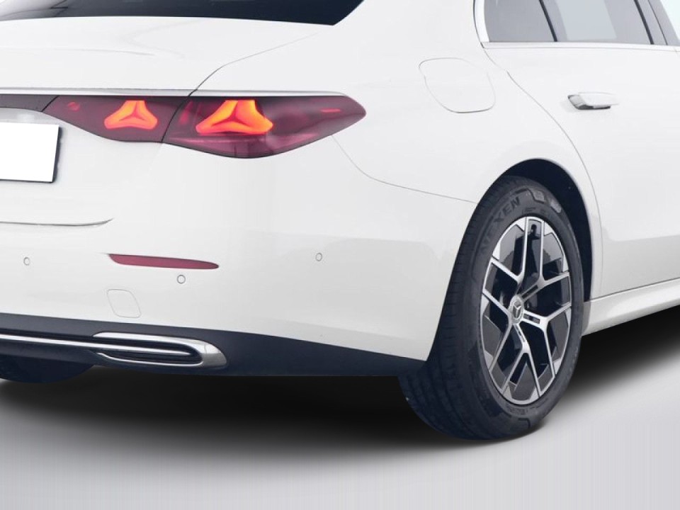 Mercedes-Benz E 200 - foto 14