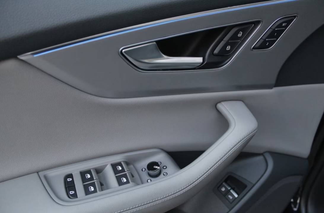 Audi Q8 55 TFSIe Quattro S-Line - foto 18