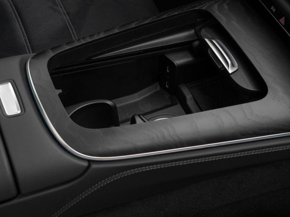 Mercedes-Benz E 200 4MATIC AMG - foto 19