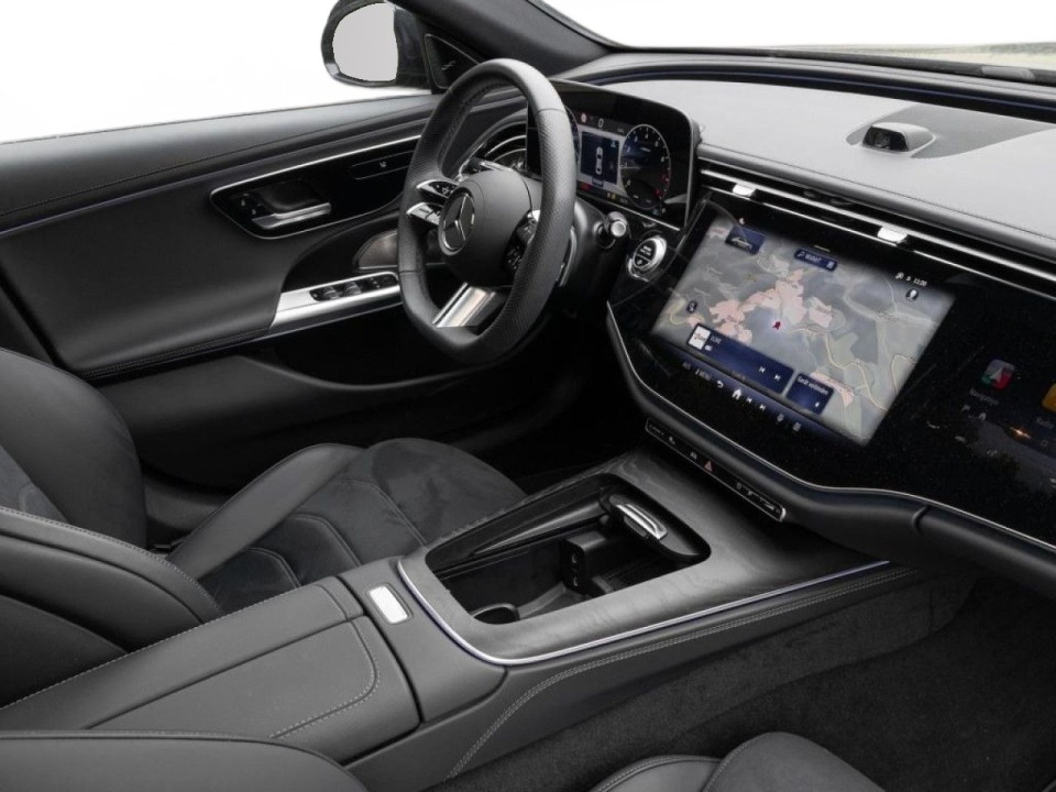 Mercedes-Benz E 200 4MATIC AMG - foto 6