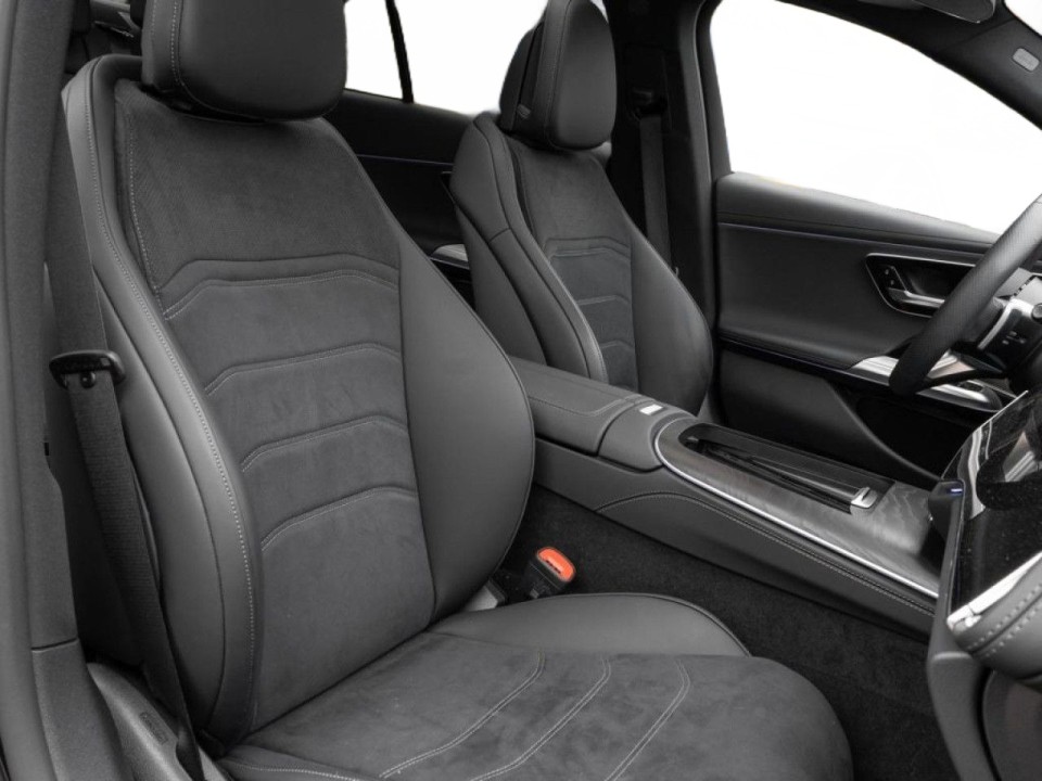 Mercedes-Benz E 200 4MATIC AMG - foto 7