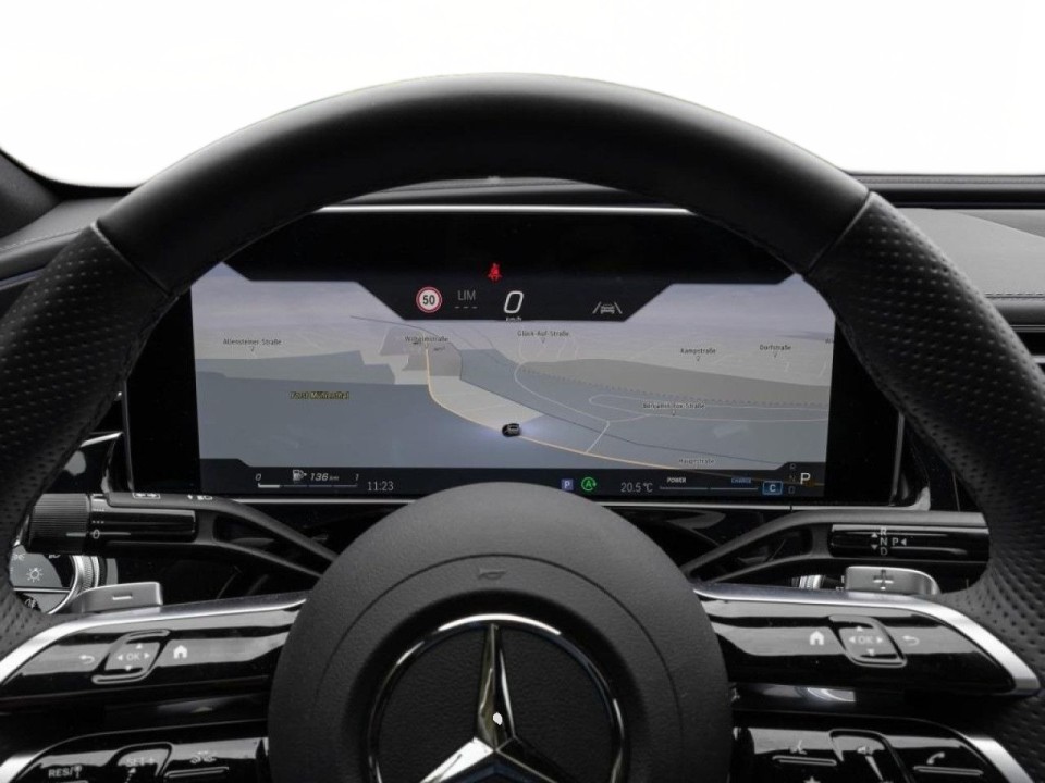 Mercedes-Benz E 200 4MATIC AMG - foto 9