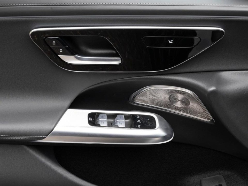 Mercedes-Benz E 200 4MATIC AMG - foto 21