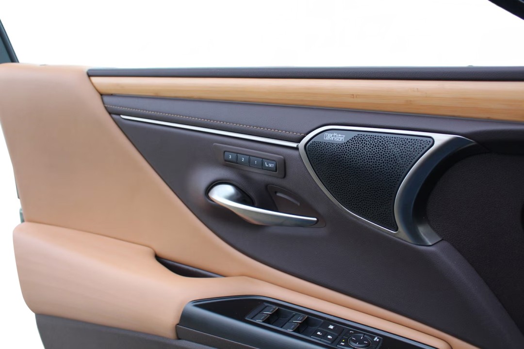 Lexus Seria ES 300h President Line - foto 18