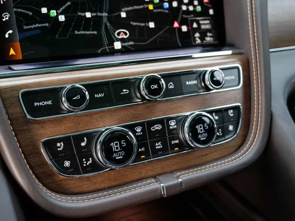 Bentley Bentayga S V8 - foto 11