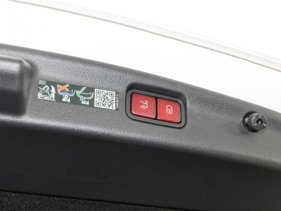 Mercedes-Benz C 300de AMG - foto 10