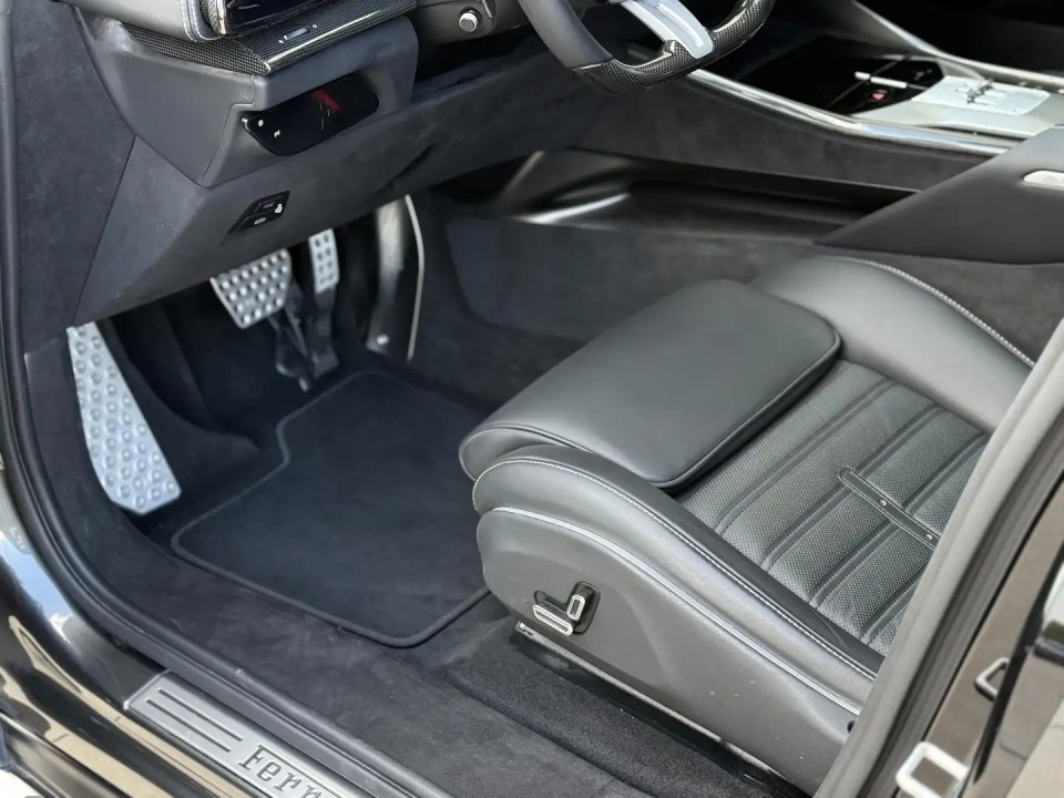 Ferrari Purosangue - foto 22