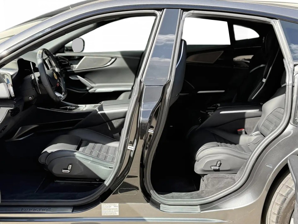 Ferrari Purosangue - foto 16