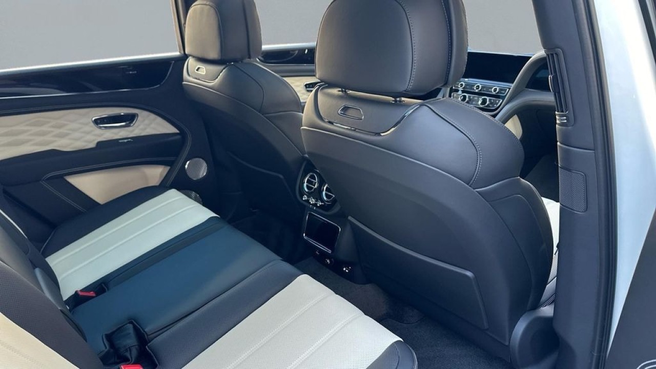 Bentley Bentayga Azure V8 - foto 10