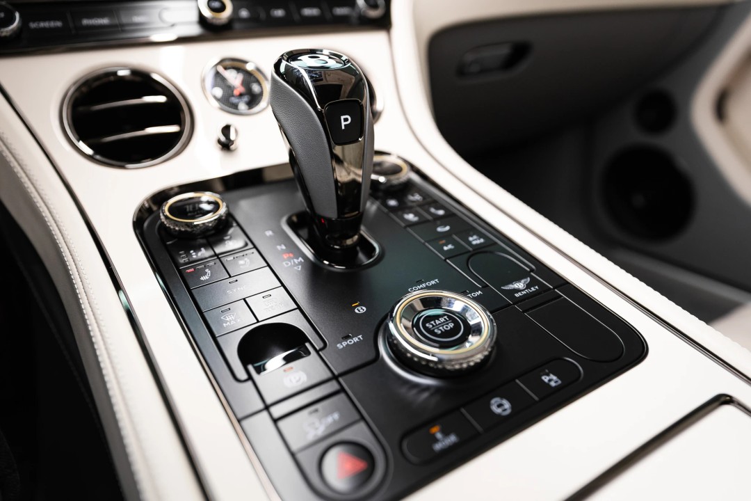 Bentley Continental GT Azure V8 - foto 24