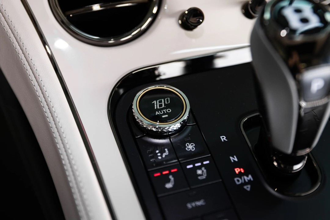 Bentley Continental GT Azure V8 - foto 23