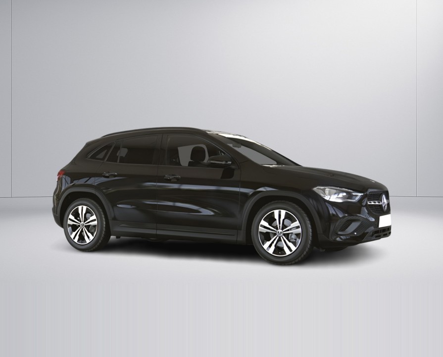 Mercedes-Benz GLA 180 (2)