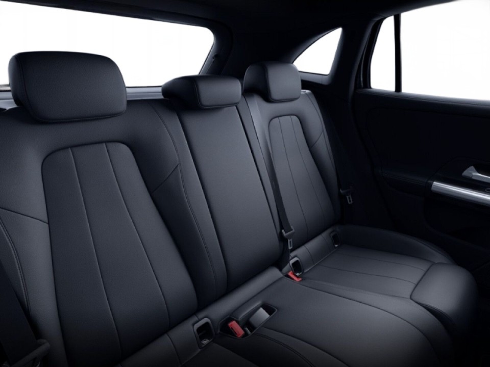 Mercedes-Benz GLA 180 - foto 17