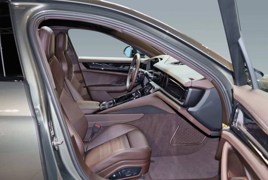 Porsche Panamera 4 E-Hybrid - foto 10