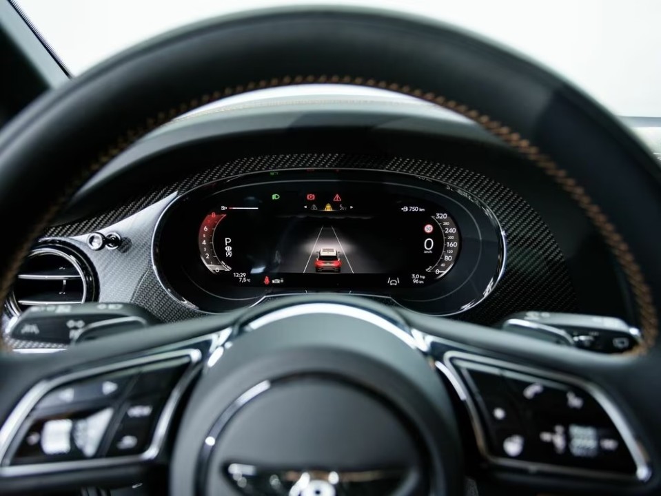 Bentley Bentayga - foto 11