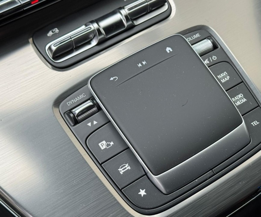 Mercedes-Benz V 300d 4MATIC AMG - foto 24