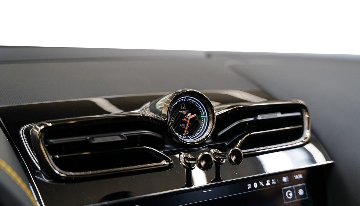 Bentley Bentayga Black Edition Hybrid - foto 18