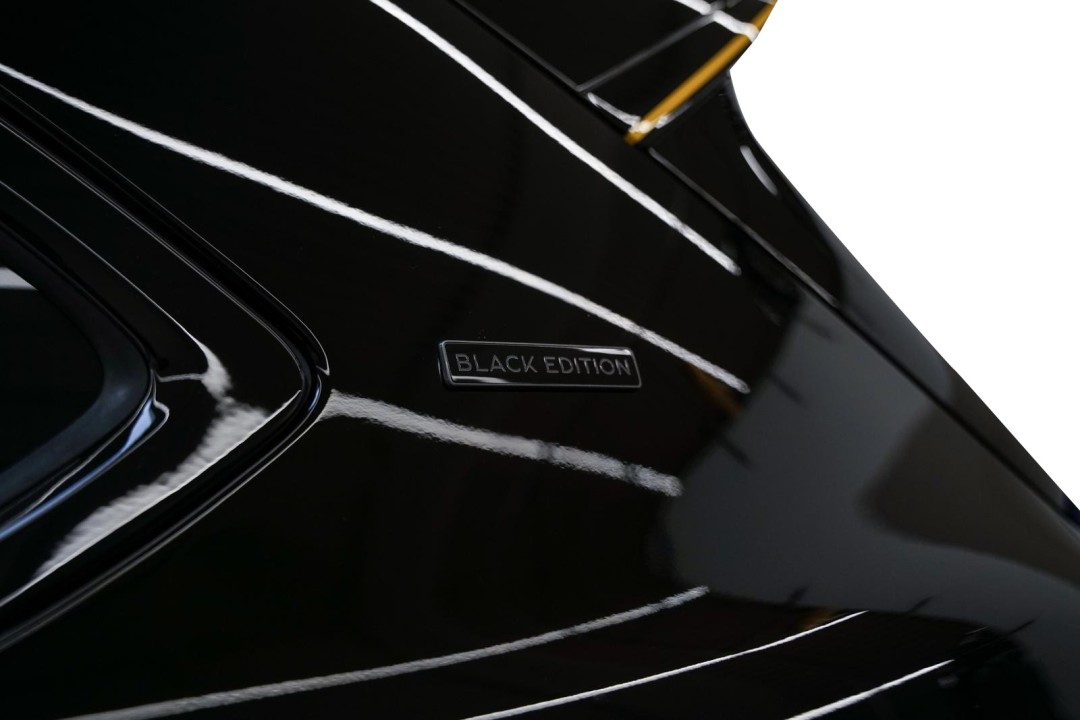 Bentley Bentayga Black Edition Hybrid - foto 22