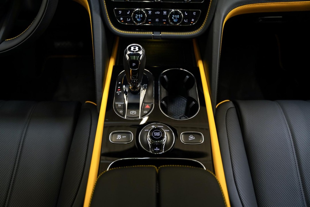 Bentley Bentayga Black Edition Hybrid - foto 15