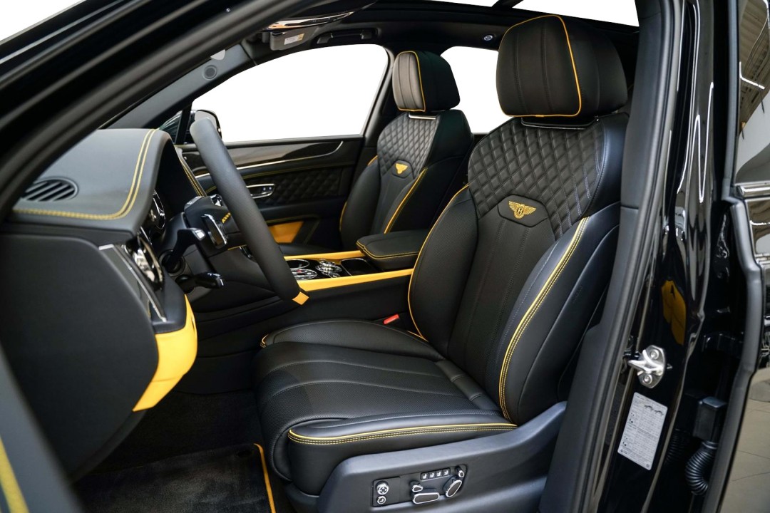 Bentley Bentayga Black Edition Hybrid - foto 8