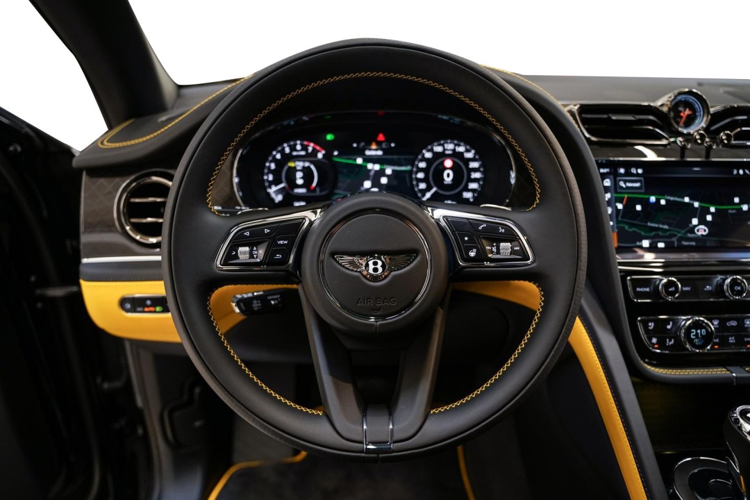 Bentley Bentayga Black Edition Hybrid - foto 14