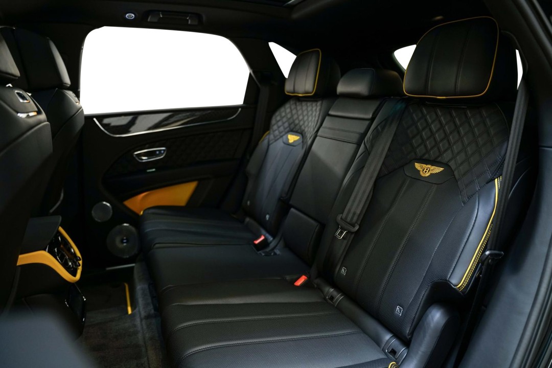 Bentley Bentayga Black Edition Hybrid - foto 9