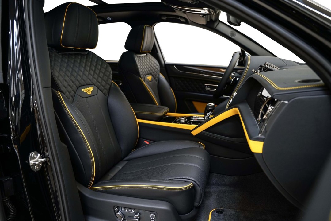 Bentley Bentayga Black Edition Hybrid - foto 10