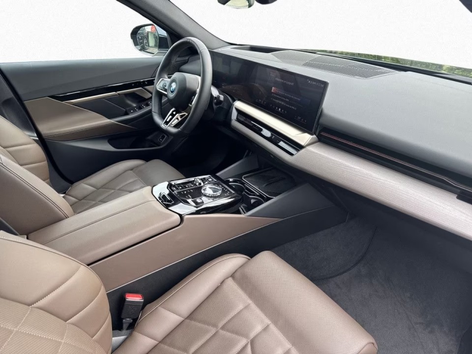 BMW Seria 5 530e M-Sport - foto 8