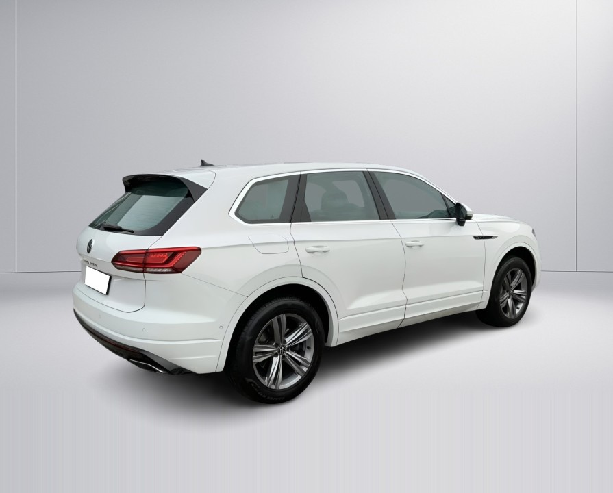 Volkswagen Touareg 3.0 TDI 4Motion R-LINE (4)