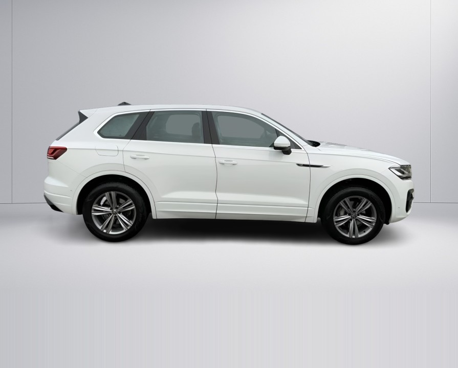 Volkswagen Touareg 3.0 TDI 4Motion R-LINE (3)