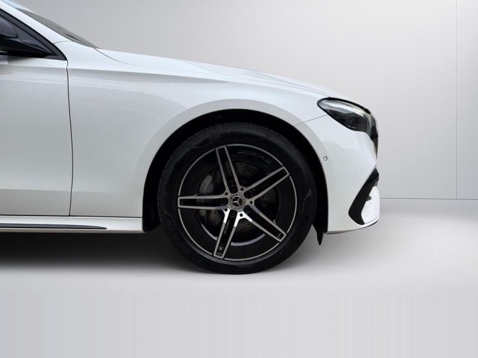 Mercedes-Benz E 300e AMG - foto 13