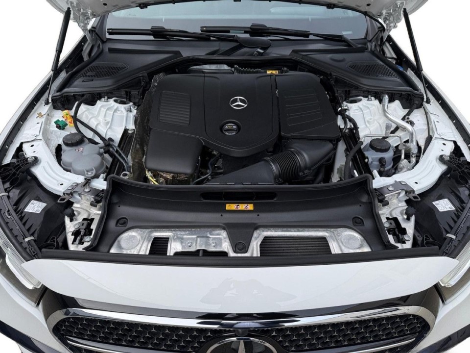 Mercedes-Benz E 300e AMG - foto 11