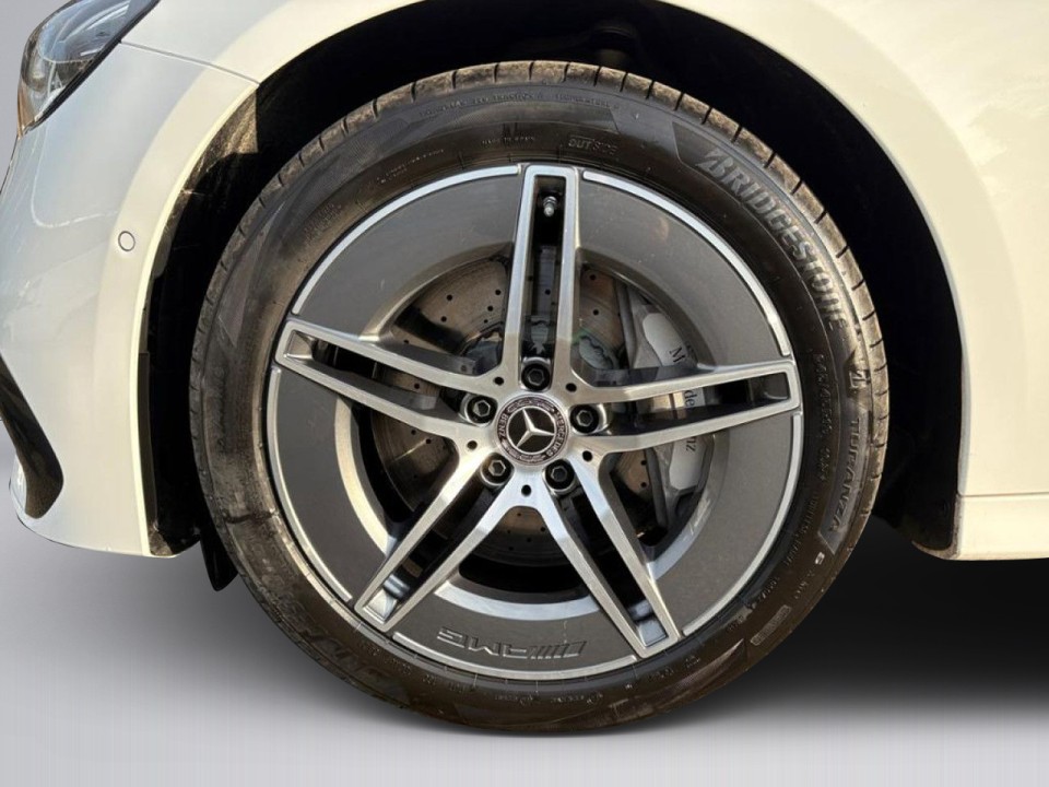 Mercedes-Benz E 300e AMG - foto 16