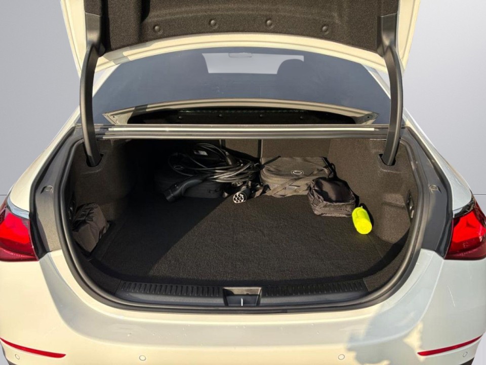 Mercedes-Benz E 300e AMG - foto 15