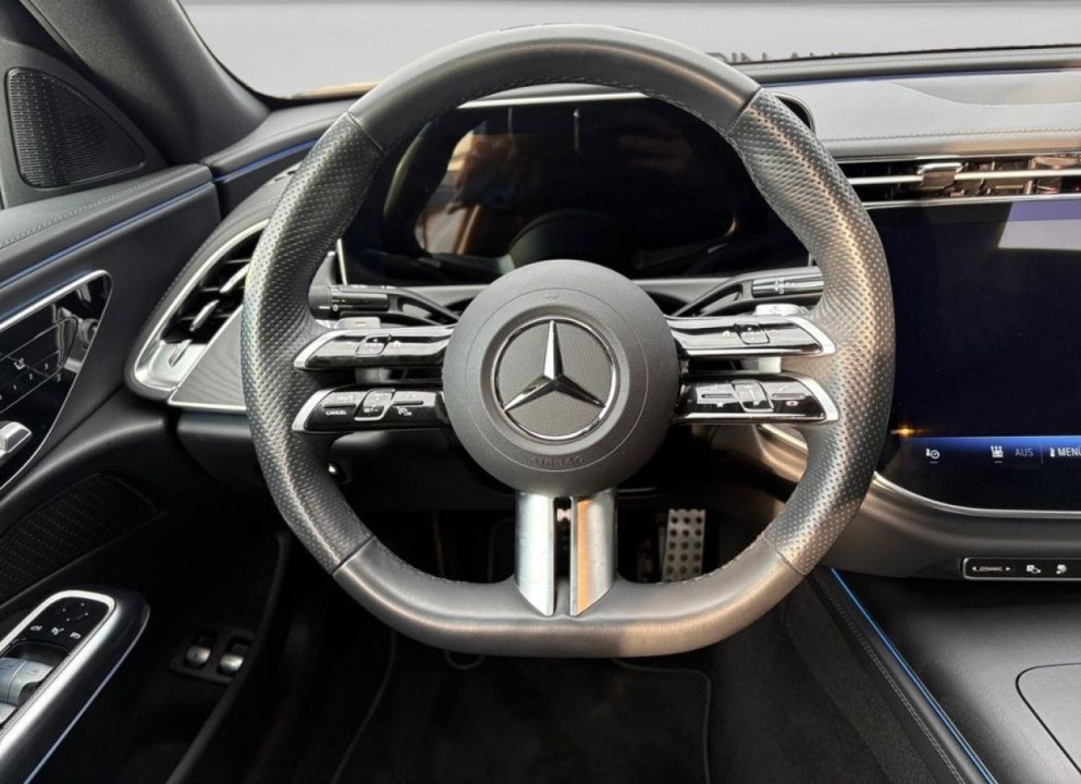 Mercedes-Benz E 300e AMG - foto 14