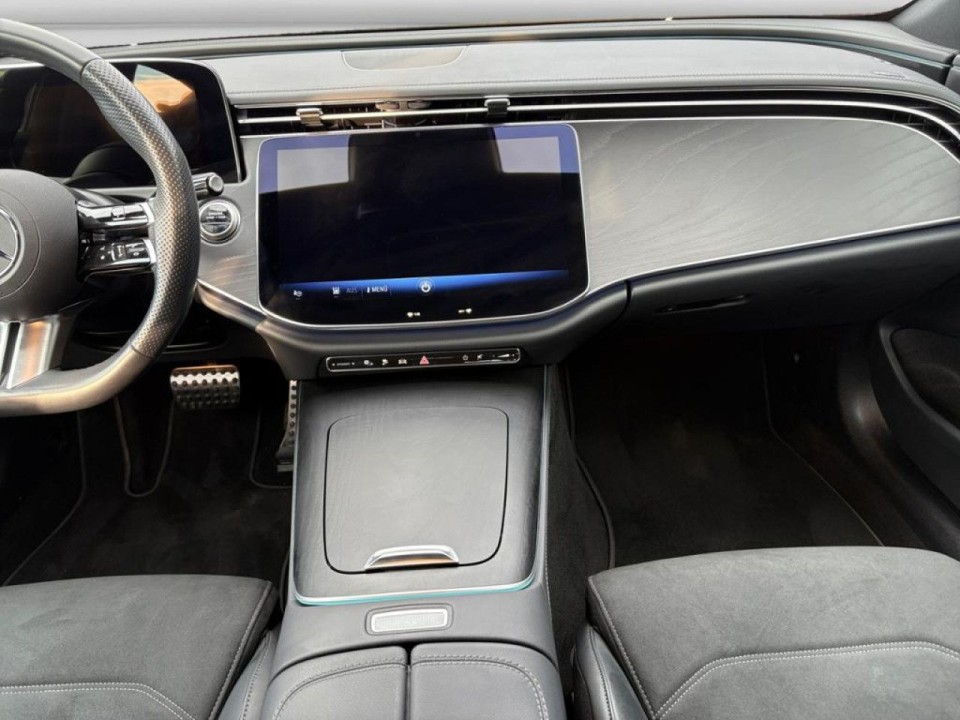 Mercedes-Benz E 300e AMG - foto 13