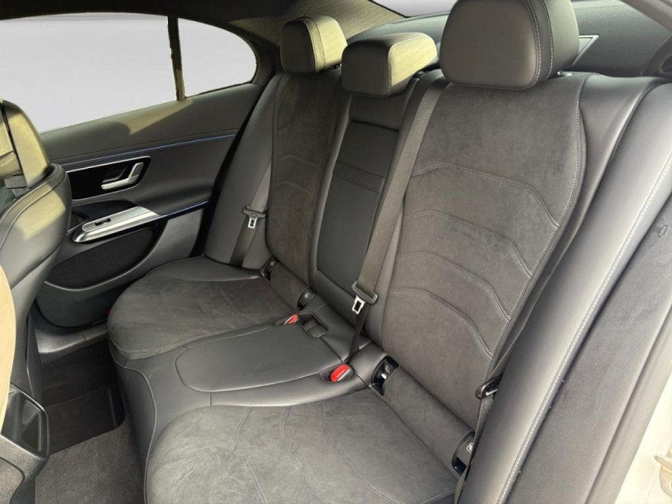 Mercedes-Benz E 300e AMG - foto 10