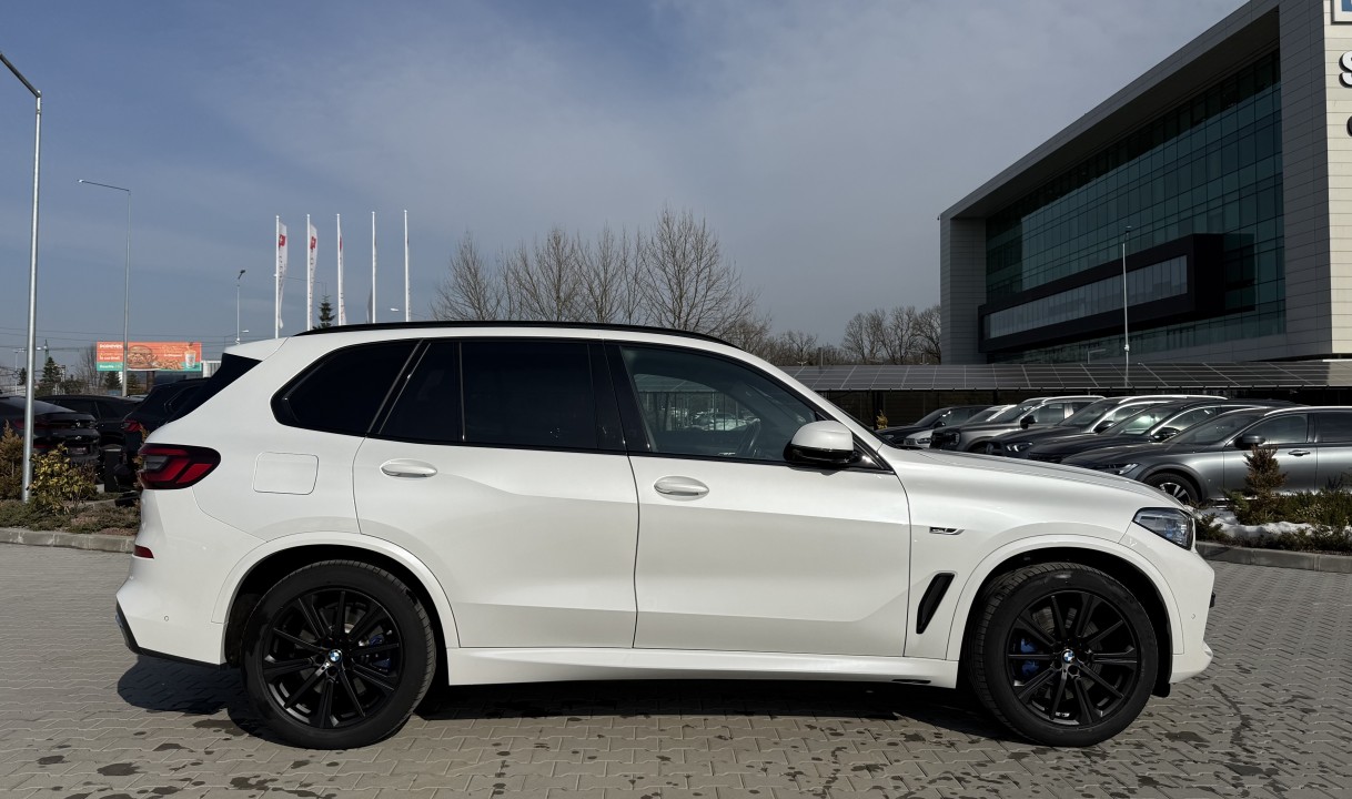 BMW X5 xDrive45e M-Sport (2)