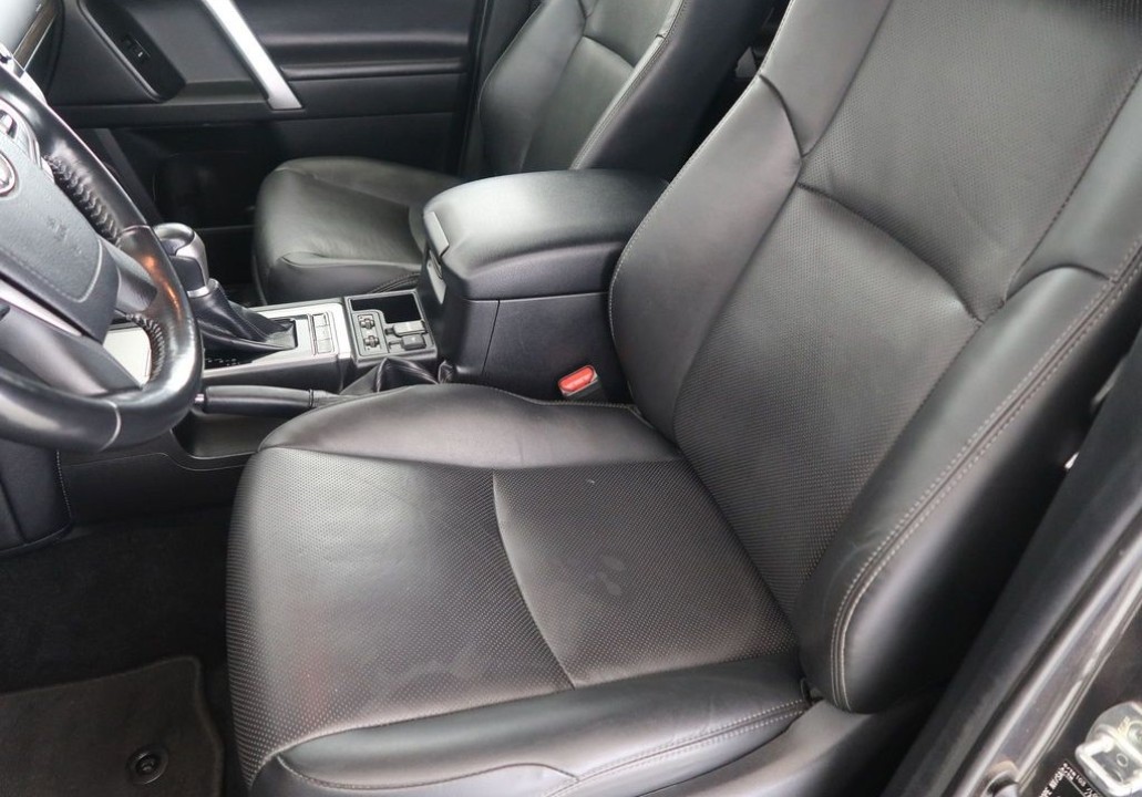 Toyota Land Cruiser 2.8 D-4D - foto 9