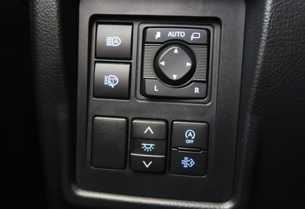 Toyota Land Cruiser 2.8 D-4D - foto 24